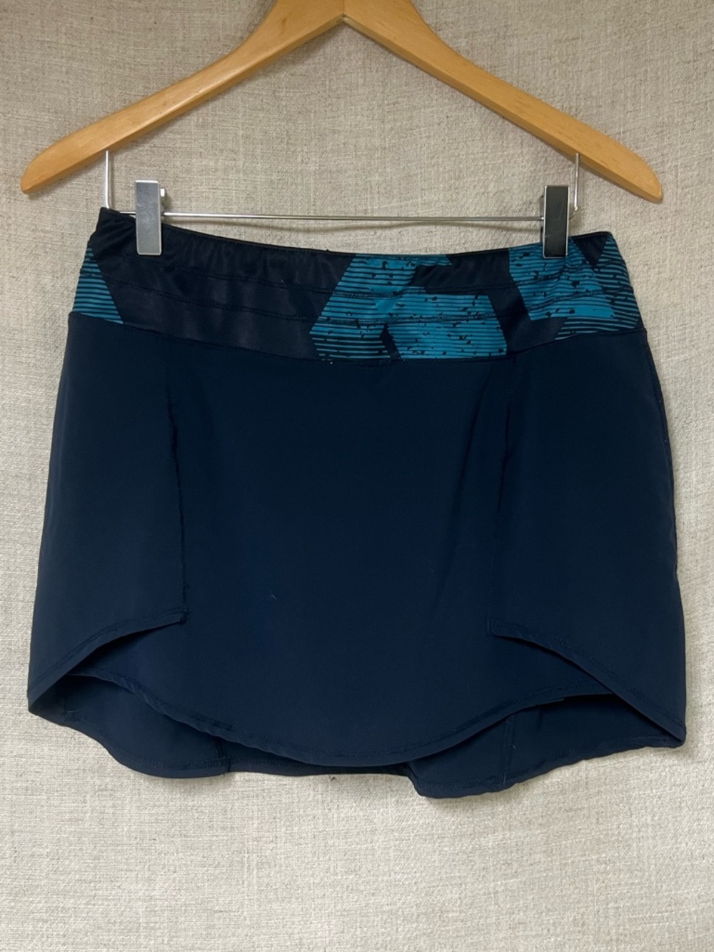 oiselle Navy Skort with Teal Patterned Waistband
